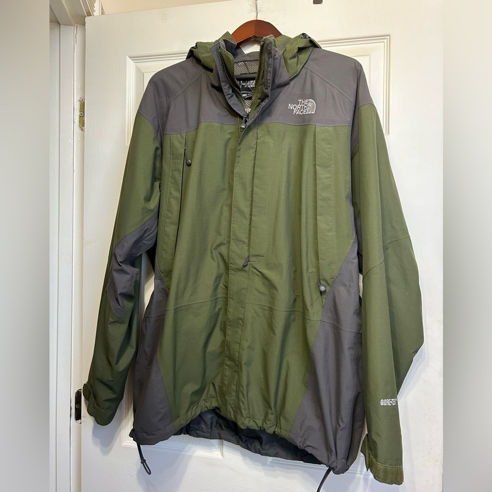 The North Face Men's GORE-TEX Mountain Jacket Green & Grey XL